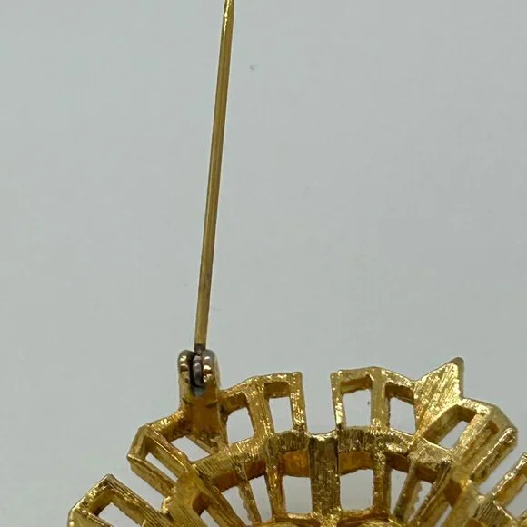 Vintage Gold-Tone Brooch & Clip-on Earrings Set With Faux Pearls Statement - Picture 14 of 16